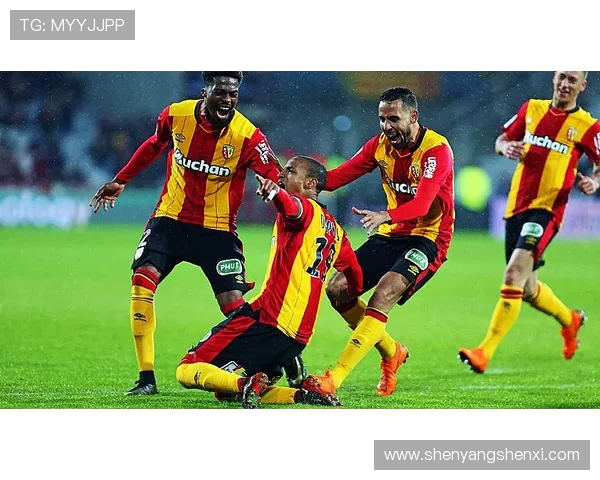 法甲俱乐部队员结构调整与赛季阵容变化趋势