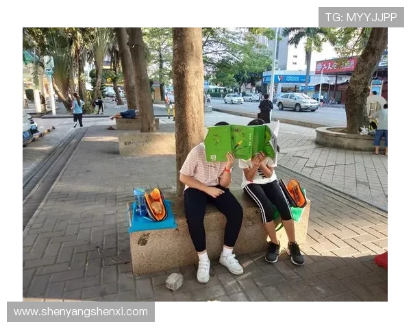 漂亮女友为桑托斯续约庆祝深情表白我的爱人这份荣耀属于你